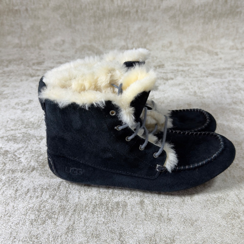 NEW UGG Chickaree Black Lace Up Water Resistant Fully Lined Boot Size 9